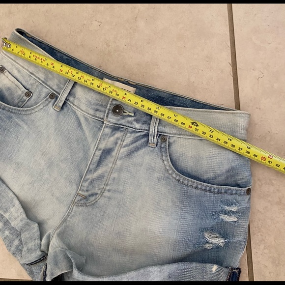 Roxy Distressed Cuffed Whitewash Shorts NWOT 🌿Size 27 - Picture 4 of 7